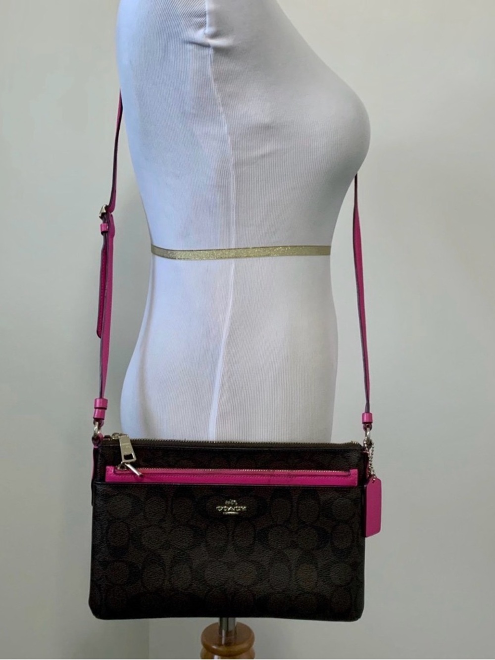 COACH East West Crossbody with Pop Up Pouch in Brown & Hot Pink *nwot - Picture 9 of 12